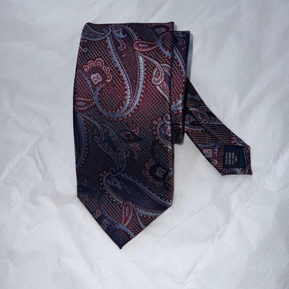 Bachrach Mens 100% Silk Hand Made Luxury Neck Tie Red Paisley Pattern Plum/Red - Picture 5 of 5